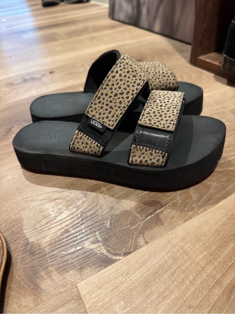 Vans Women's Leopard Slide Sandals in Tan and Black size women’s 7